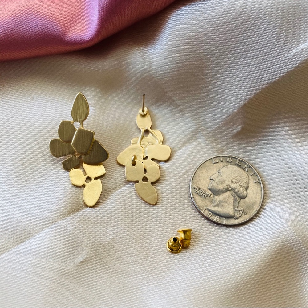 💙LAST ONE 💖Golden leaves Minimalist Earrings - Picture 5 of 8